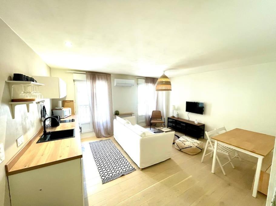 Maison Charmante Avec Terrasse, 2 Chambres Марсилан Екстериор снимка